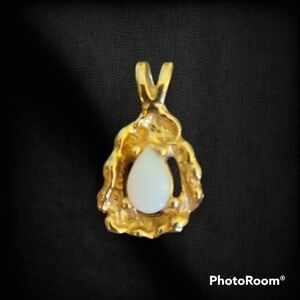 3/$30 VTG 1970s Dainty Faux Opal Goldtone Nugget Teardrop Pendant
